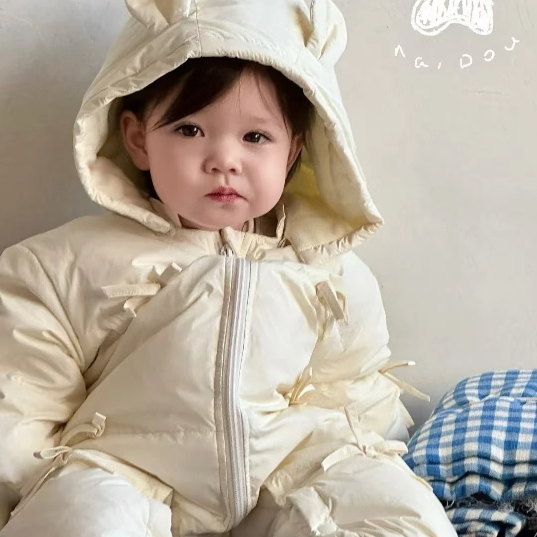 奶逗 女宝带帽连体羽绒爬服 满印小碎花