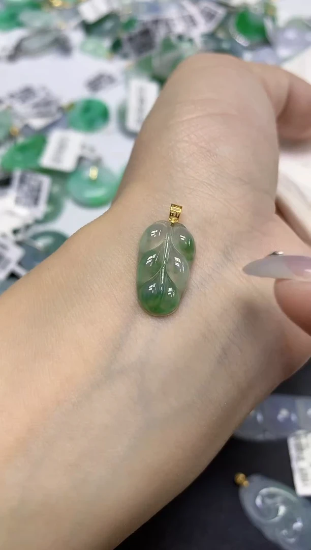 颈饰18K金镶嵌翡翠天然缅甸翡翠A货百元以上9元证书费自理