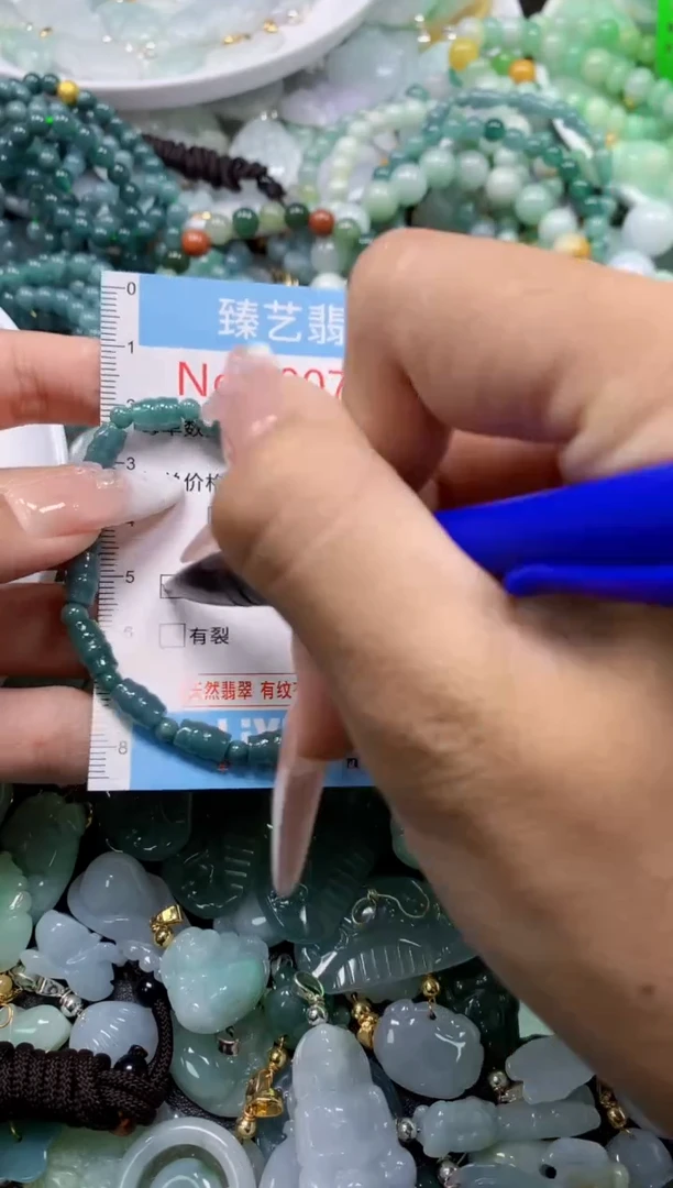翡翠未镶嵌颈饰7755