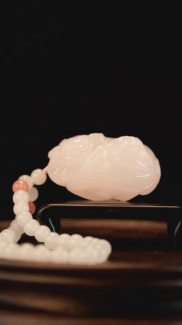 云南石九尾狐手把件