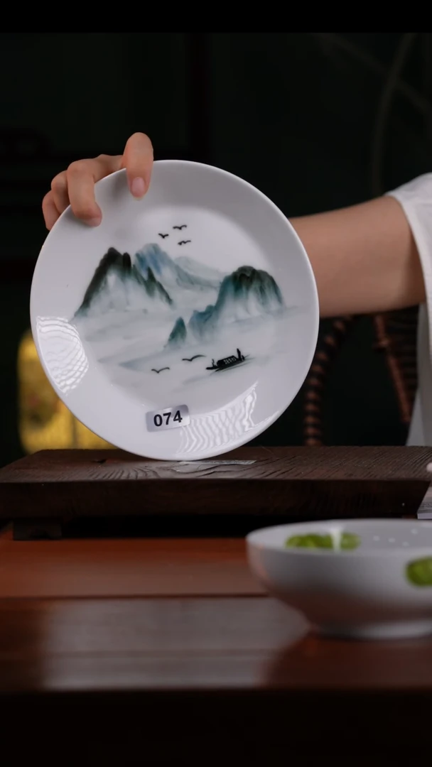 瓷片景德镇高温釉中彩如意盘直径20高3