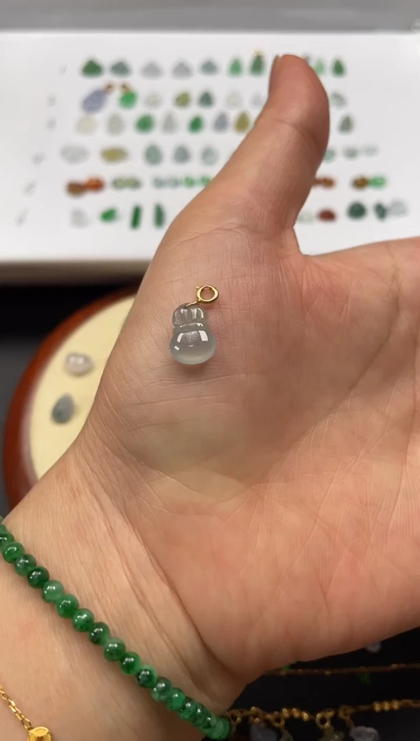 吊坠(不含链)18K金镶嵌翡翠一个JK505