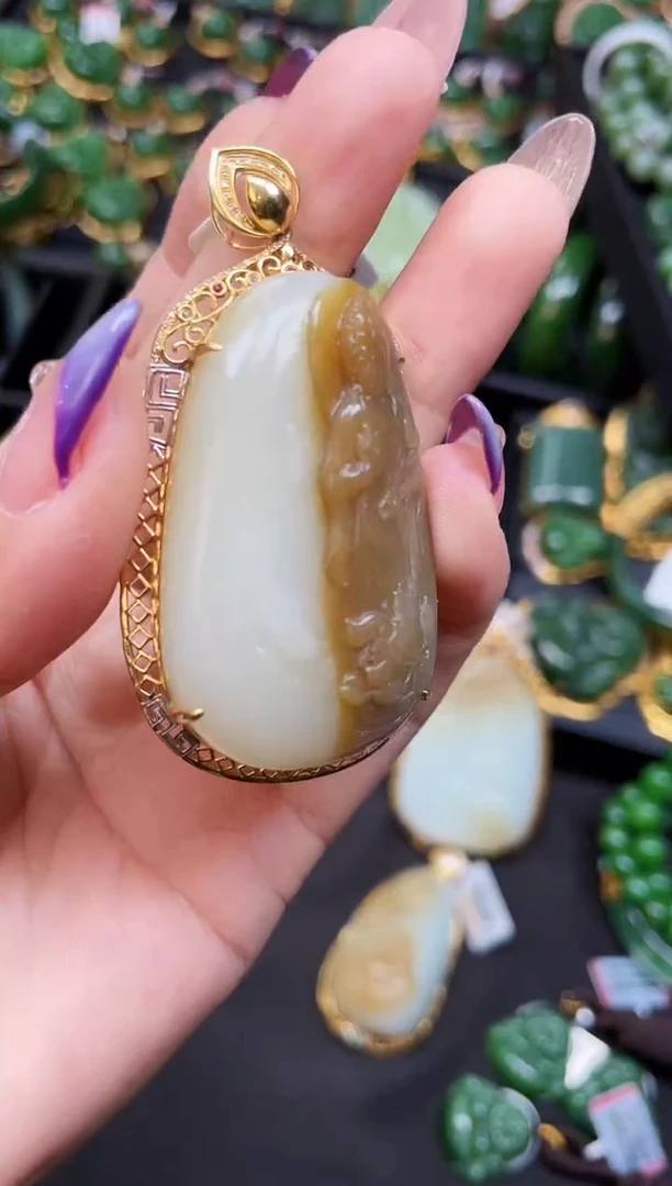 【闪购商品】和田玉吊坠18K金镶嵌多样性发一