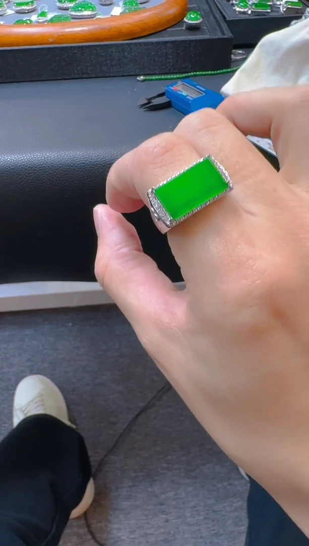 【闪购商品】翡翠戒指银S925镶嵌天然A货翡翠
