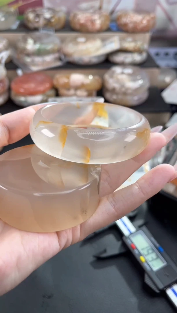 未镶嵌手镯石英质玉59