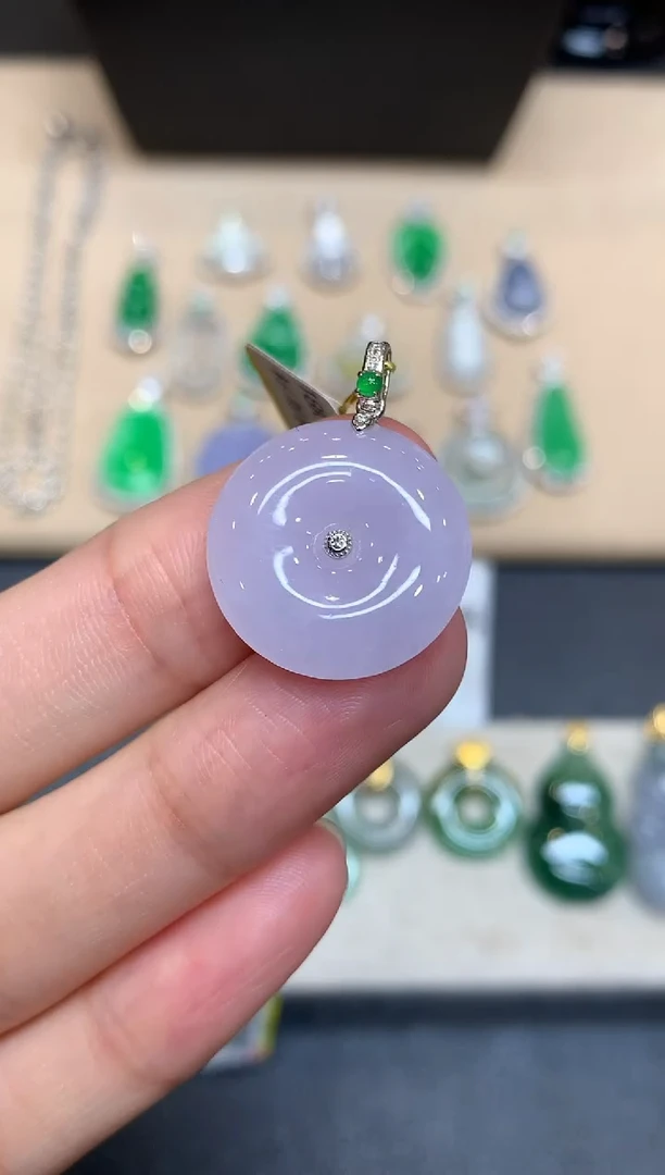 颈饰18K金镶嵌翡翠平安扣【无服务费