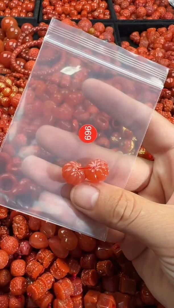 南红玛瑙未镶嵌颈饰1