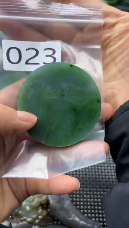 未镶嵌和田玉珠宝半成品镯芯