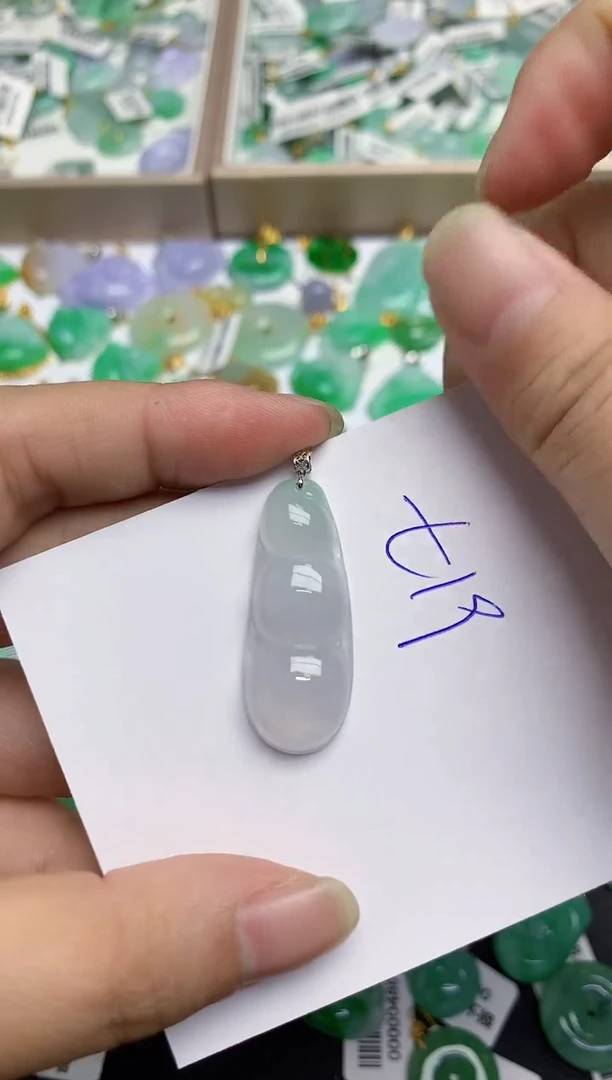 翡翠18K金镶嵌颈饰11111111