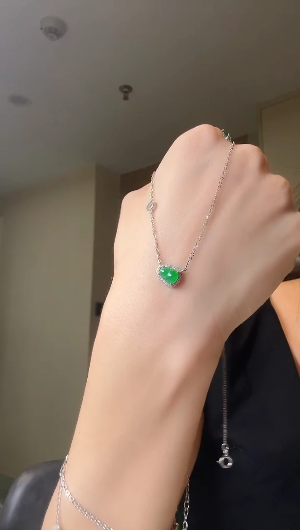 翡翠银S925镶嵌套链天然翡翠吊坠