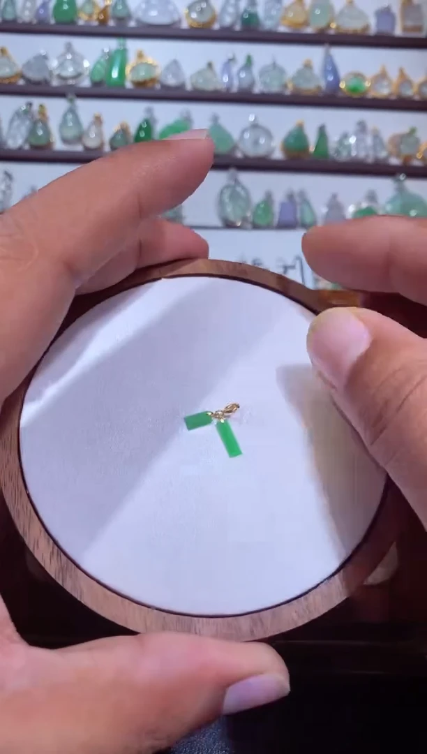 吊坠(不含链)18K金镶嵌翡翠1111111