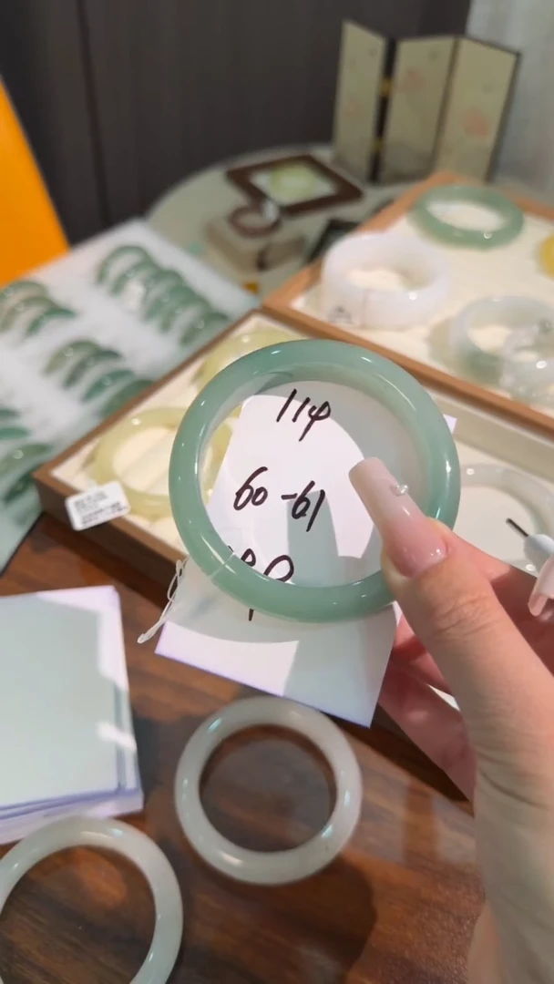 未镶嵌手镯石英质玉114/60/61