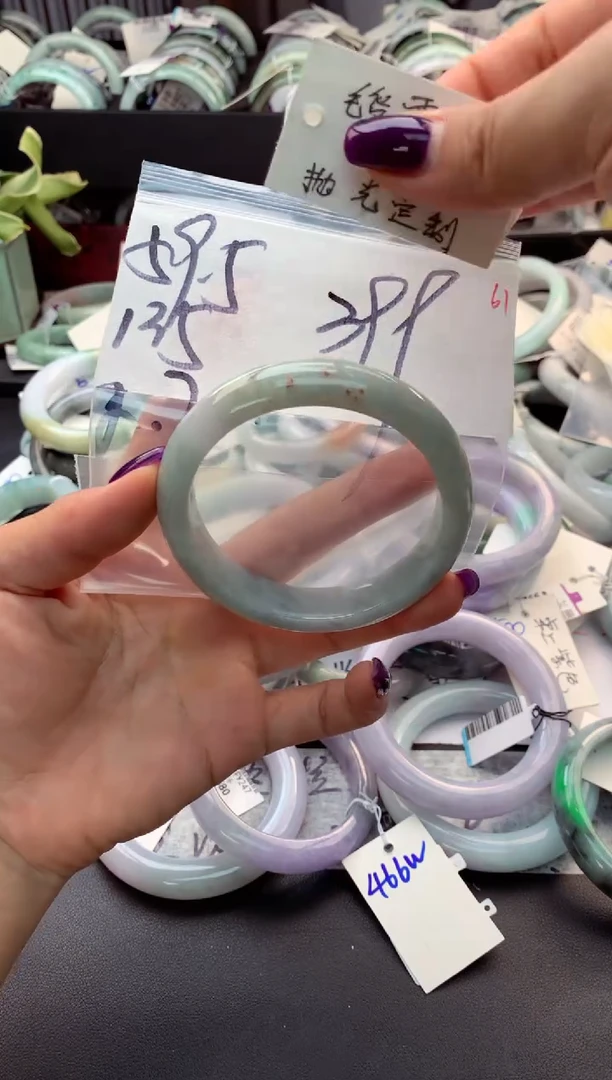定制翡翠未镶嵌毛货需精细抛光+多人