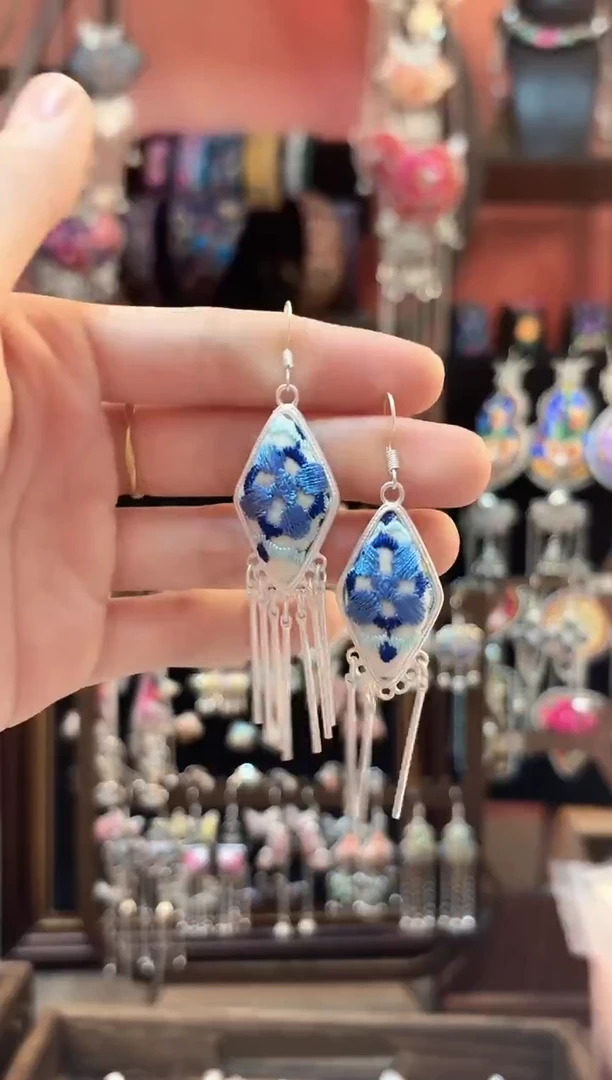 织绣云织谣民族风精美饰品   586