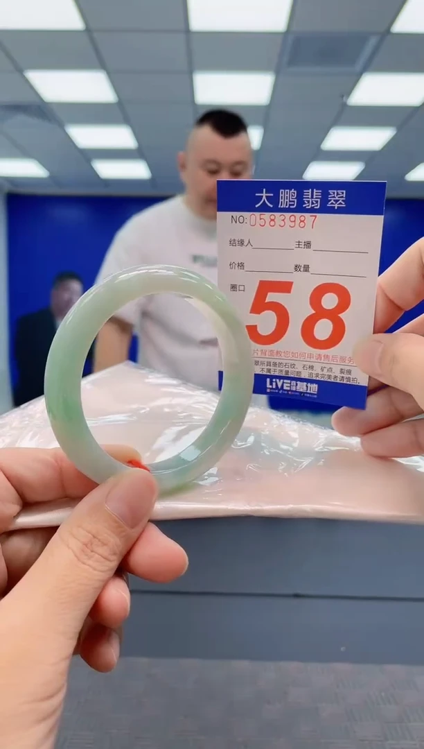 翡翠手镯未镶嵌AAAAAAAAAA