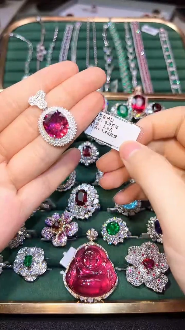 18K金镶嵌吊坠(不含链)碧玺8.9克拉