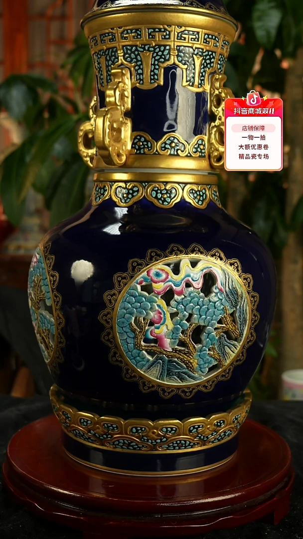 其他瓷无***求霁蓝釉镂空转心瓶一对