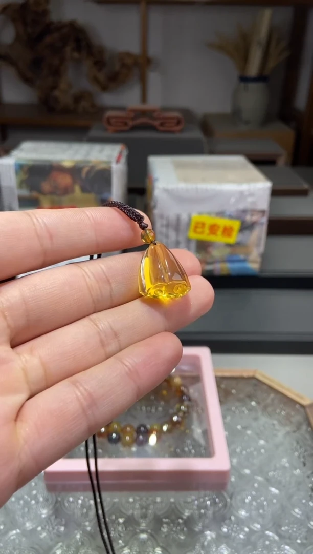 琥珀颈饰未镶嵌莲蓬