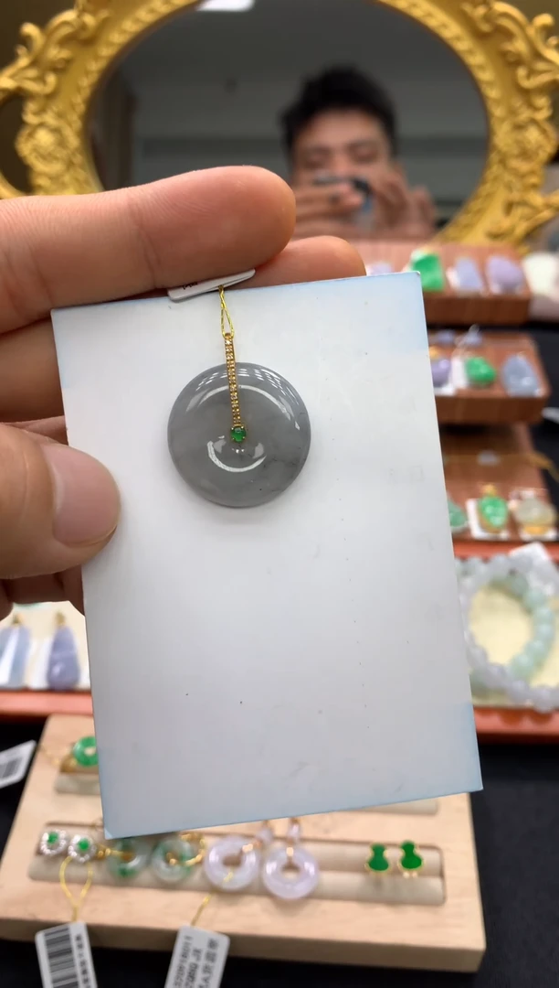 吊坠(不含链)18K金镶嵌翡翠乌鸡平安扣