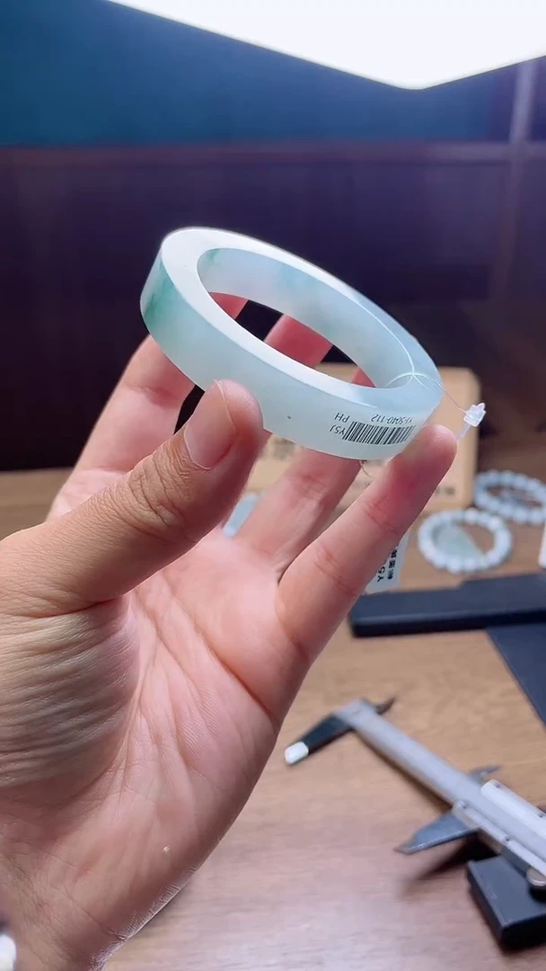 定制翡翠手镯未镶嵌餘**心定制