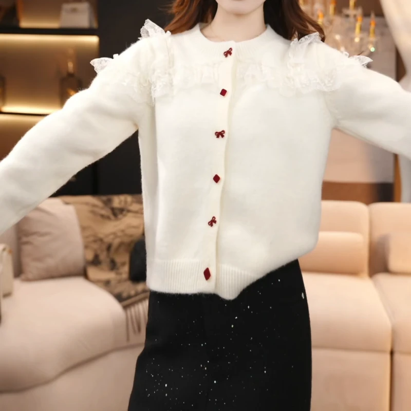 冬季新款气质小众设计感拼接蕾丝圆领百搭显瘦针织上衣LK2501132