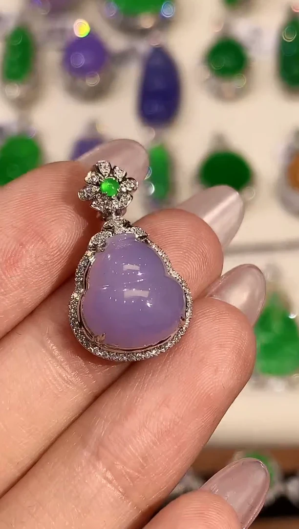 吊坠(不含链)18K金镶嵌翡翠多样性发其一