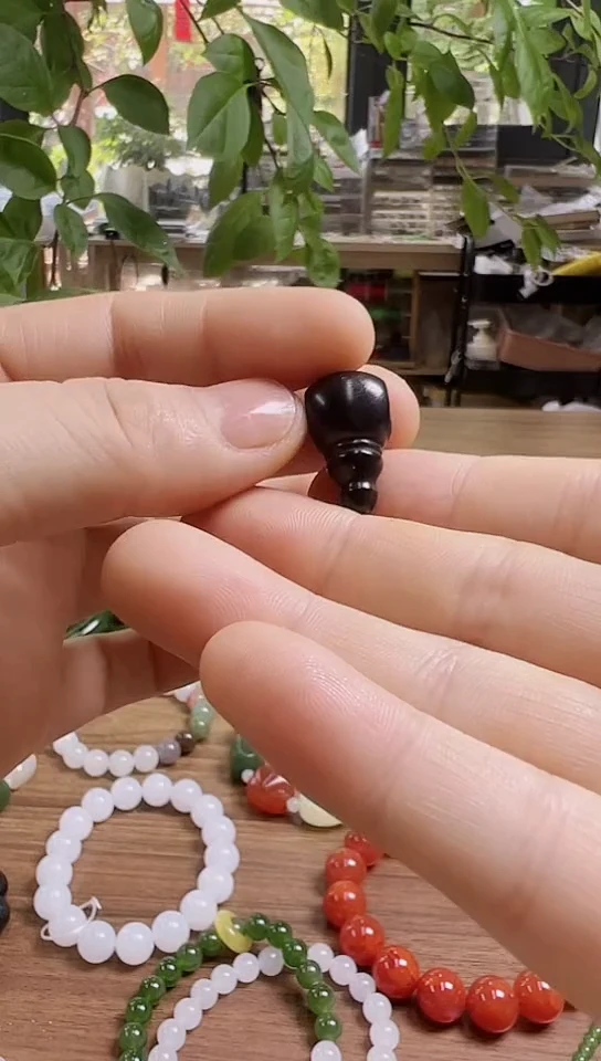 和田玉未镶嵌吊坠(不含链)墨玉三通