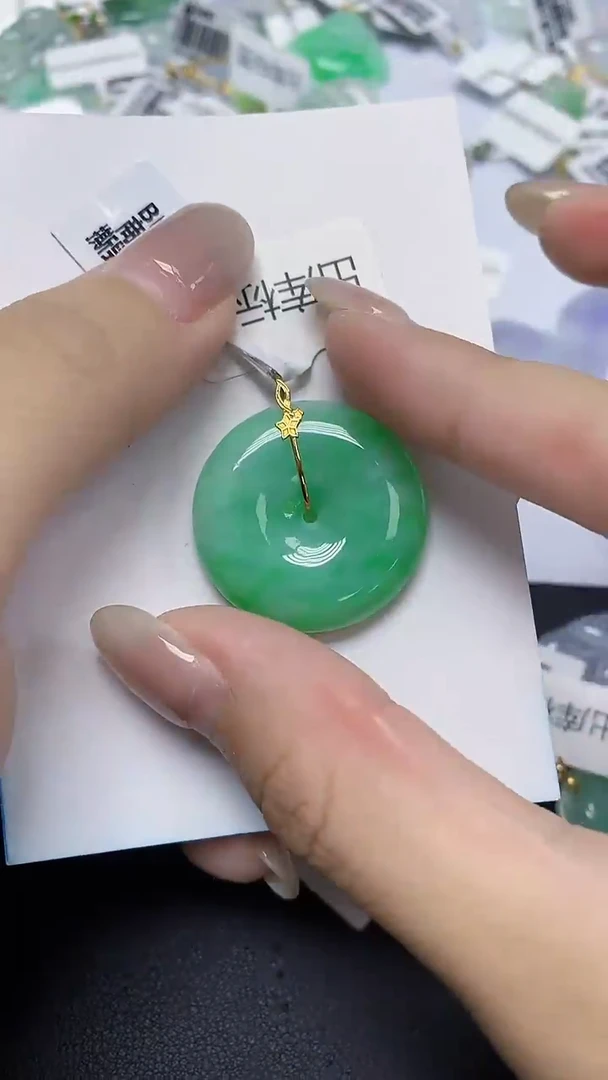 翡翠18K金镶嵌颈饰天然缅甸翡翠A货