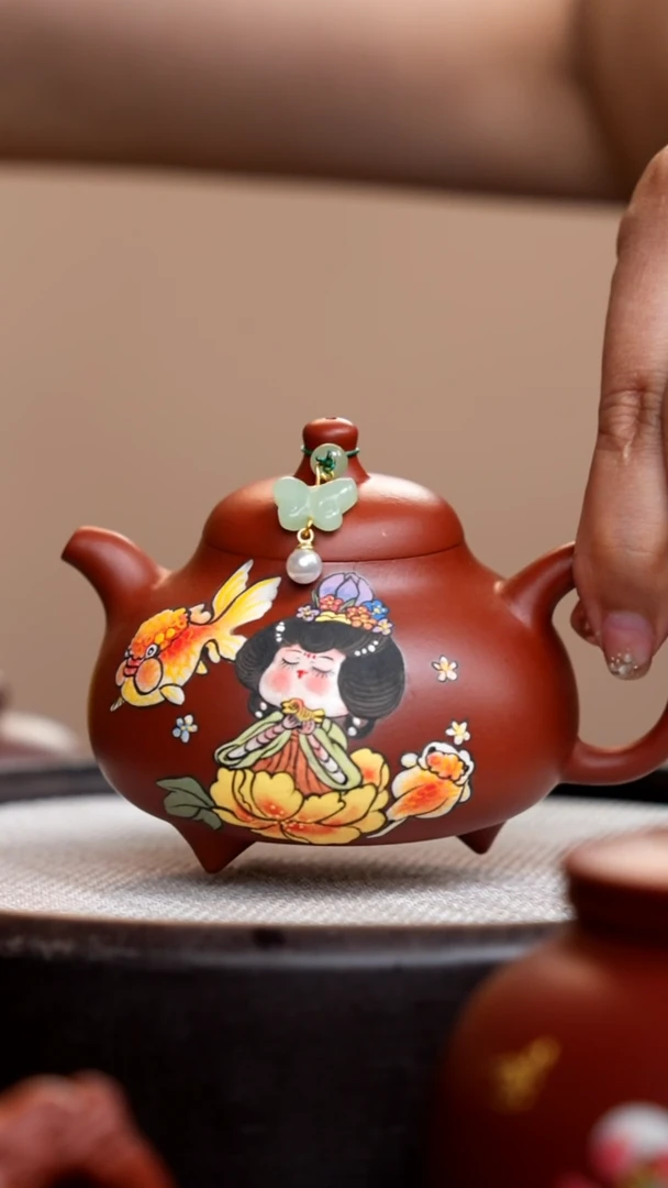茶壶紫砂朱泥三足乳鼎泥绘唐美人（绑珠子）