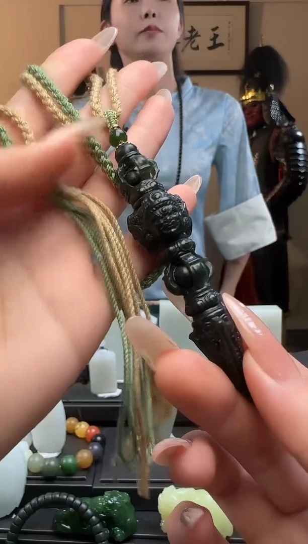 【闪购商品】和田玉青玉金刚杵未镶嵌吊坠