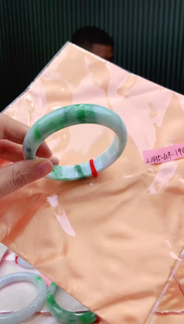未镶嵌手镯翡翠61+