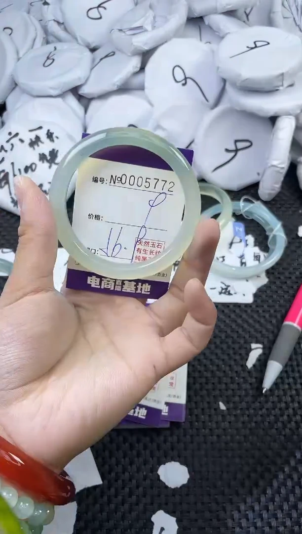 玛瑙/玉髓手镯未镶嵌5772