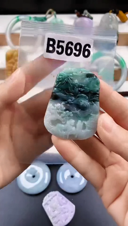 颈饰未镶嵌翡翠天然翡翠吊坠挂件