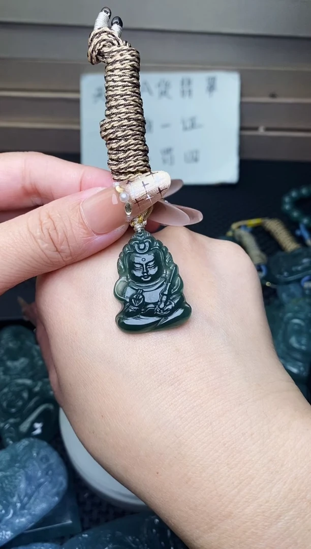 颈饰未镶嵌翡翠