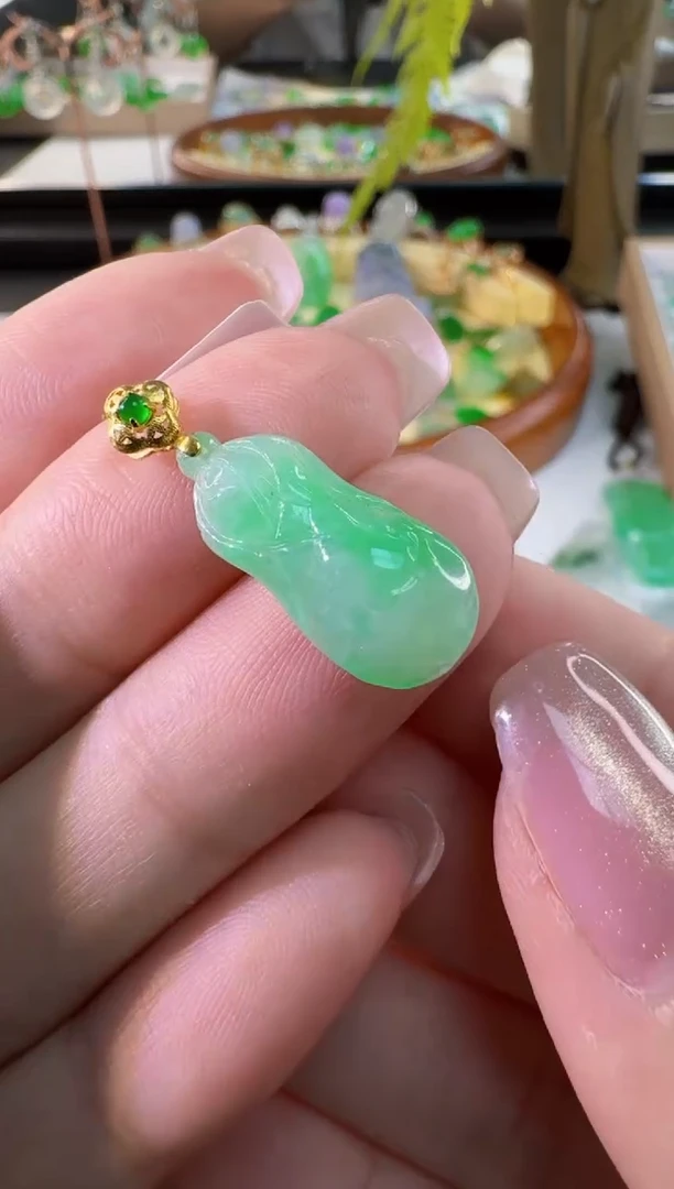 【闪购商品】翡翠颈饰18K金镶嵌缅甸翡翠A货挂件