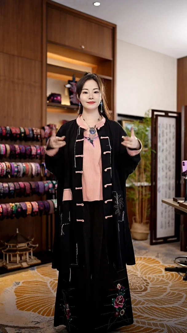 刺绣黔东南苗族刺绣衣服A184