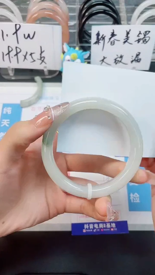 【闪购商品】石英质玉手镯未镶嵌132