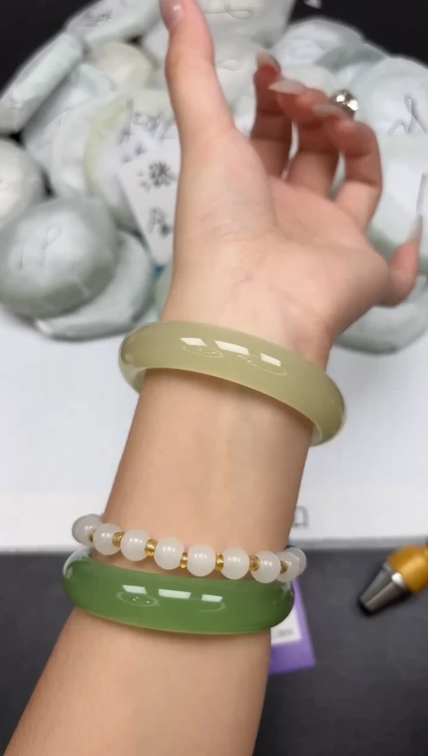 未镶嵌手镯石英质玉303-59