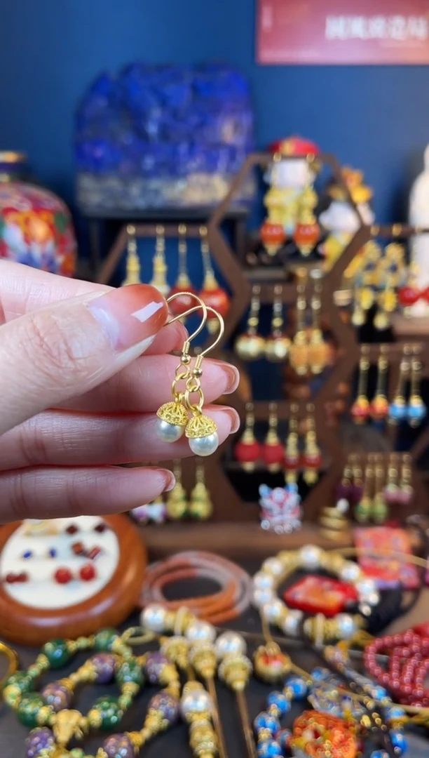 【闪购商品】淡水珍珠耳饰银S925镀金镶嵌半月耳钩