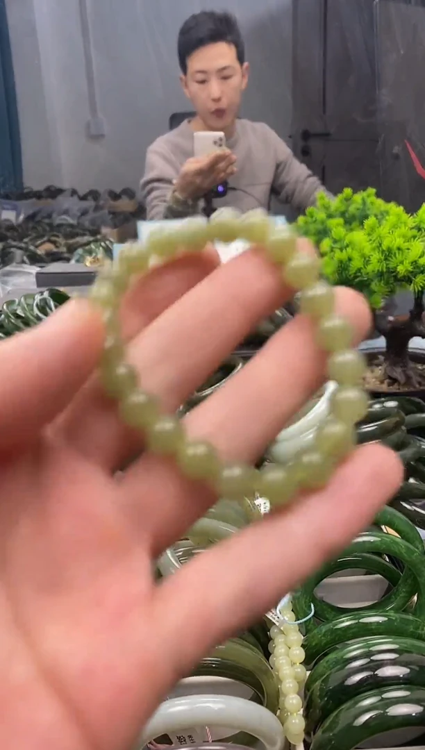 未镶嵌手镯和田玉8mm