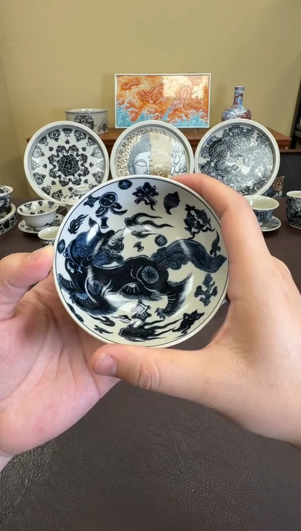 二号釉杂宝狮子普洱杯