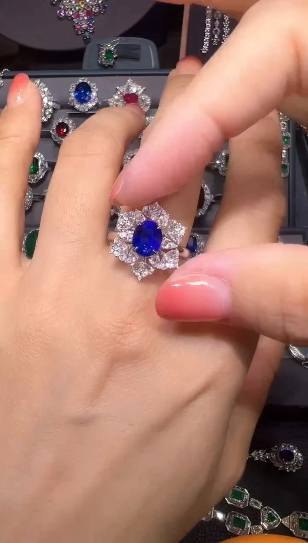 戒指蓝宝石18K金镶嵌