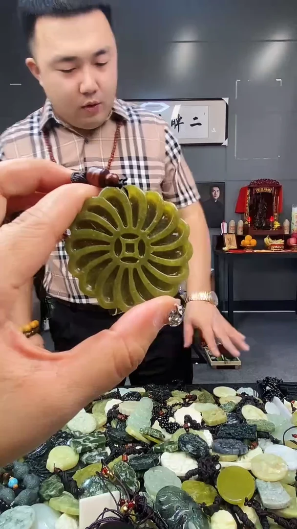 未镶嵌蛇纹石玉其他天然岫玉（多样性发其中之一）