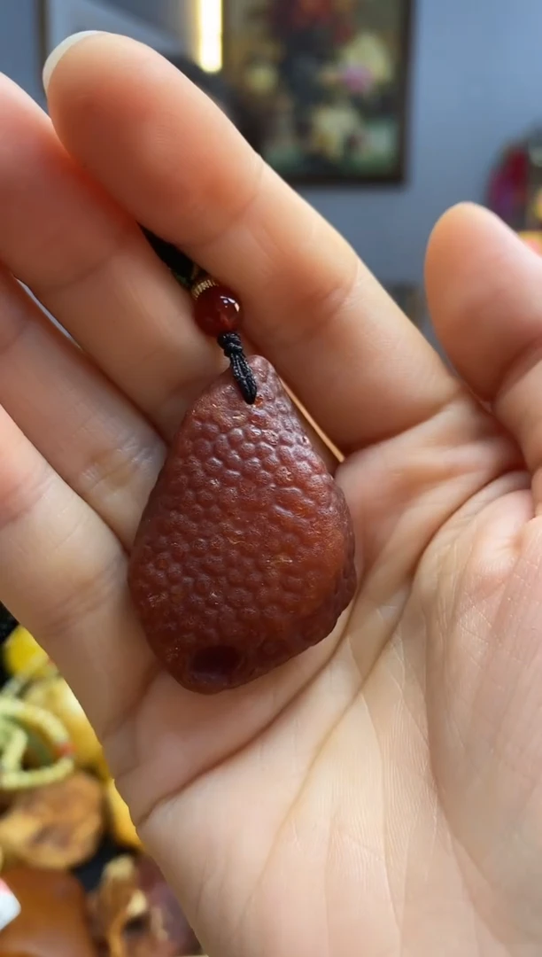 未镶嵌颈饰琥珀吊坠