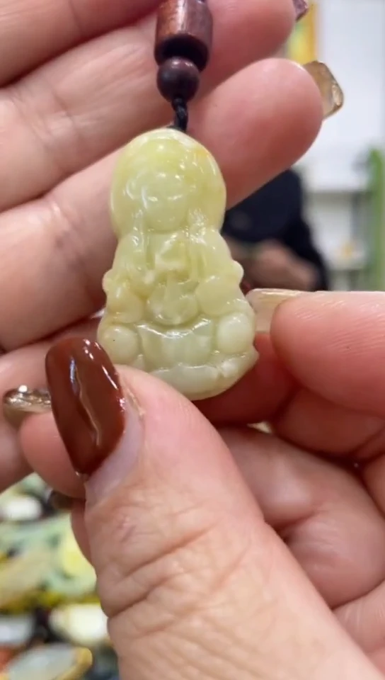 未镶嵌蛇纹石玉吊坠