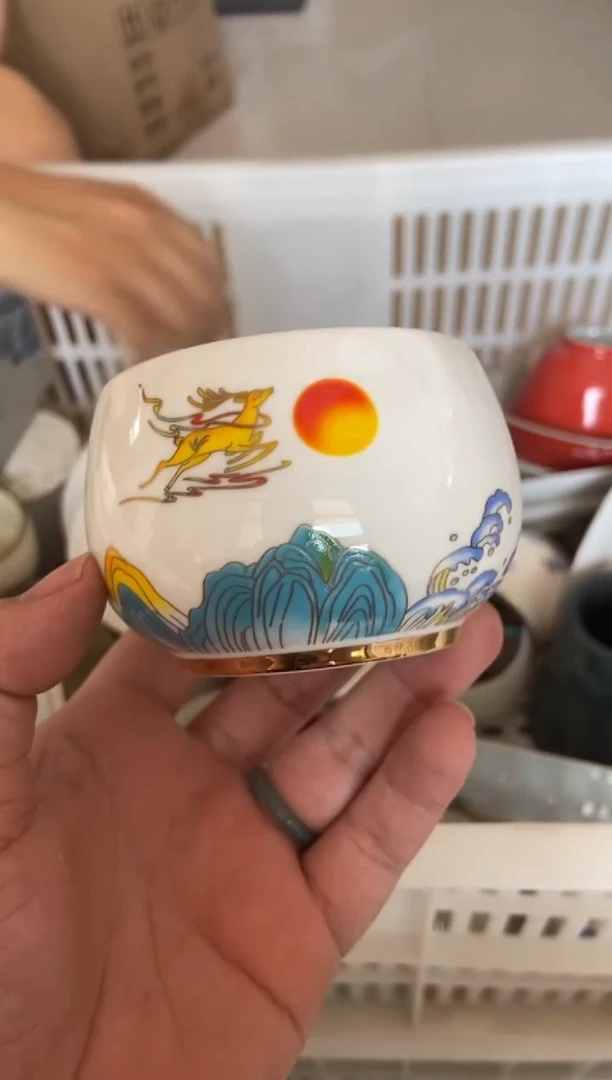 摄影的产品有使用过的痕迹有点脏介意勿拍