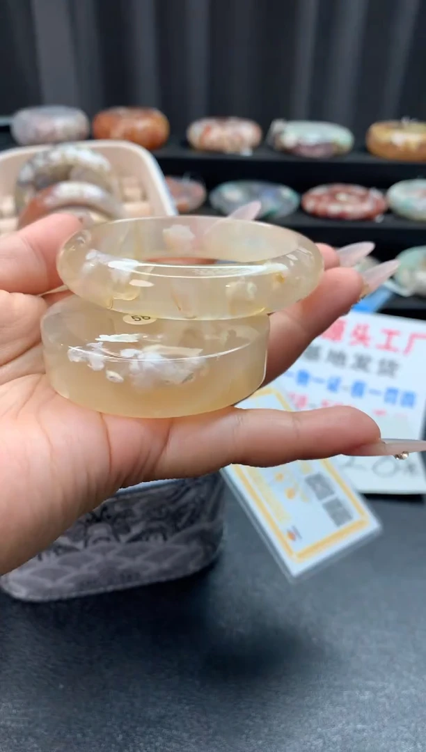 未镶嵌手镯石英质玉（57-58圈口）赠送镯心