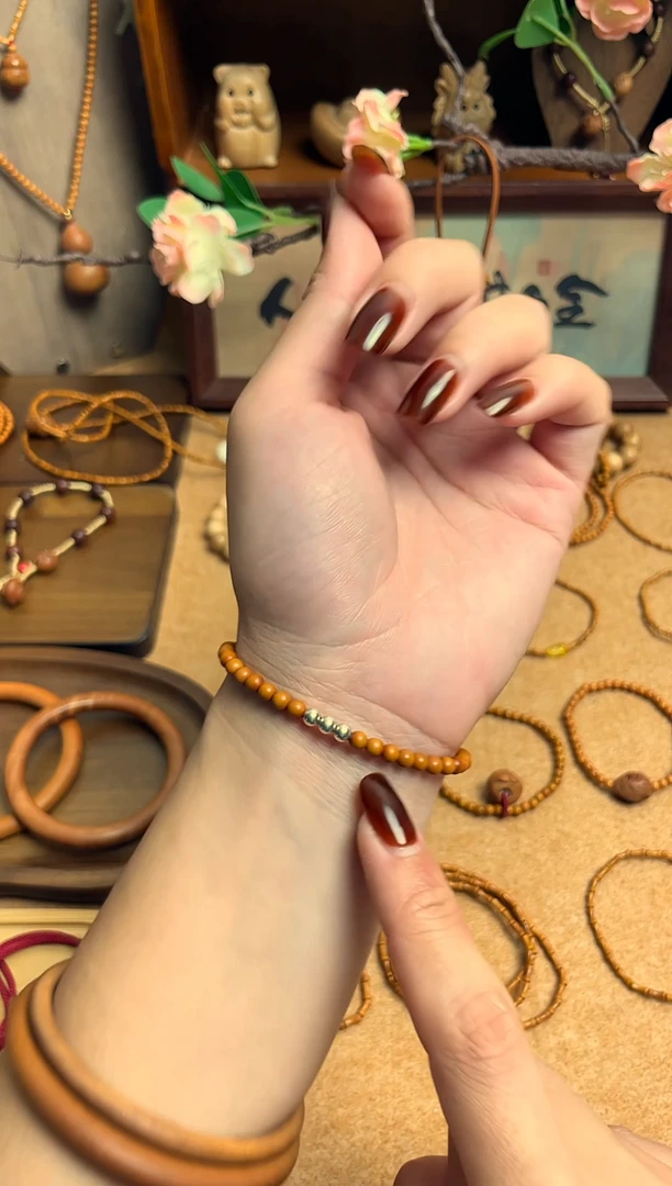 桃核银珠   一物一拍