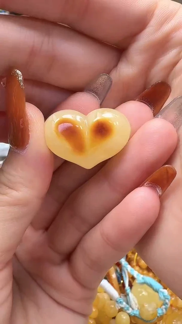 裸石琥珀未镶嵌如图