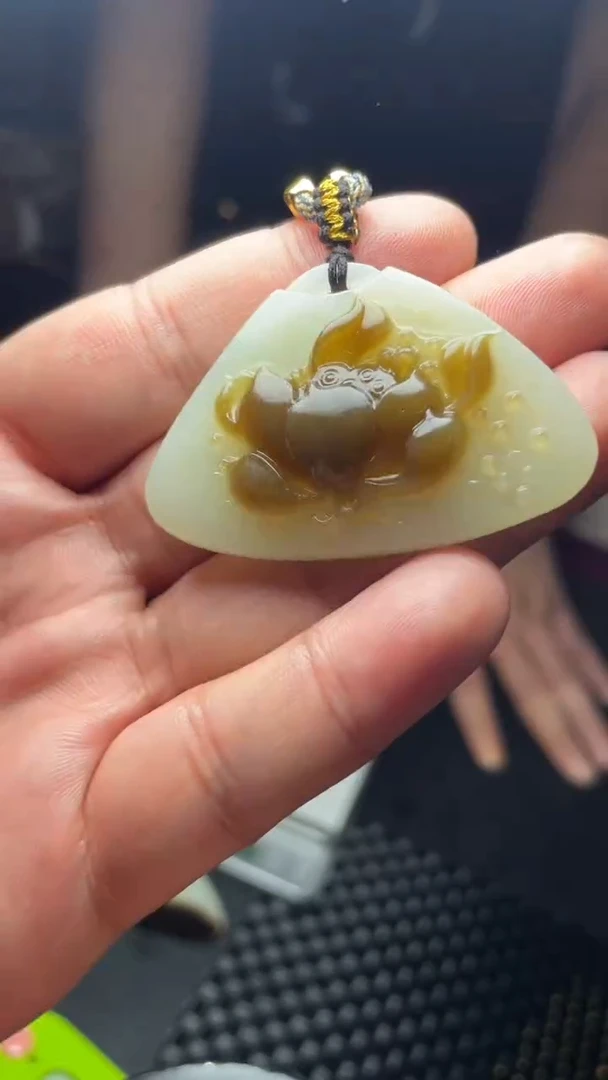 和田玉未镶嵌颈饰浙****司和田玉